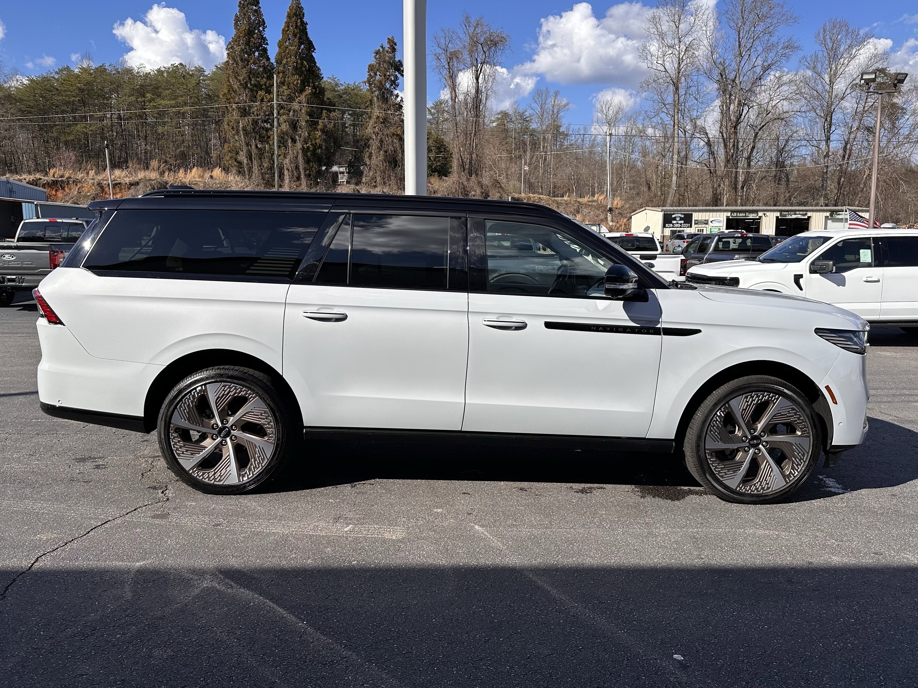 Used 2025 Lincoln Navigator L Black Label w/ Black Label Special Edition image 5