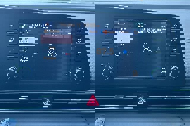 Used 2023 Hyundai Elantra SEL image 19