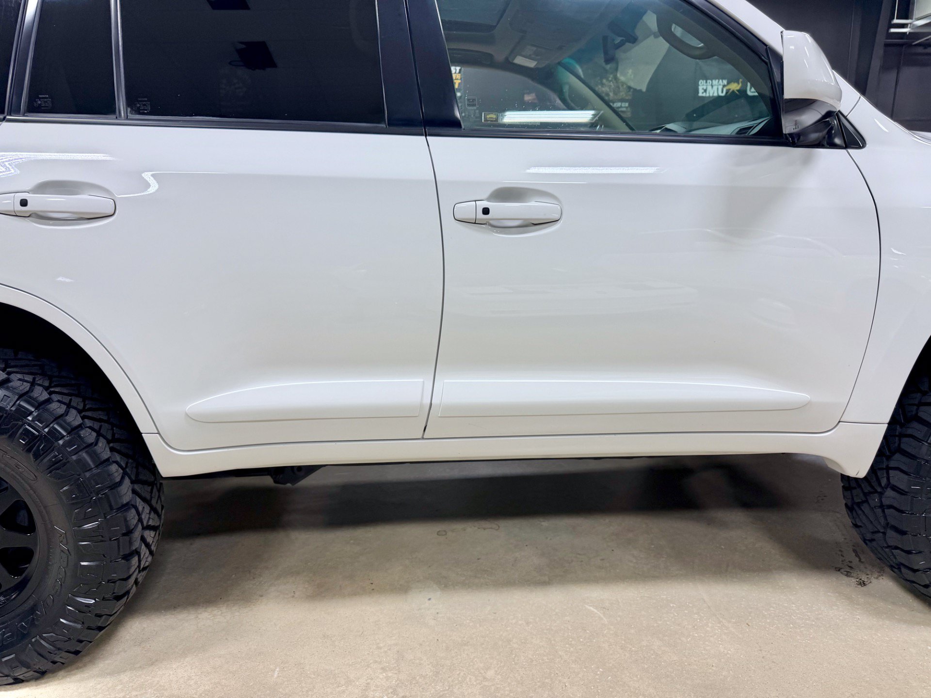 Used 2009 Toyota Land Cruiser w/ Upgrade Pkg AWD/4WD image 16