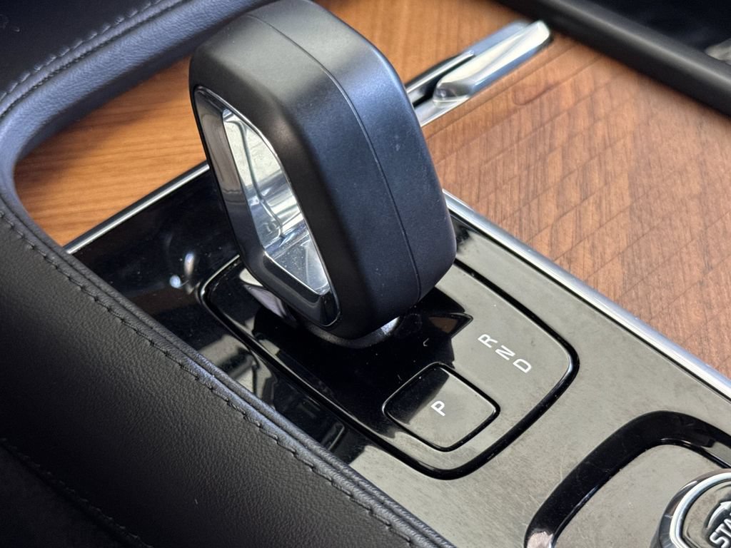 Certified 2024 Volvo XC90 T8 Plus AWD/4WD image 22