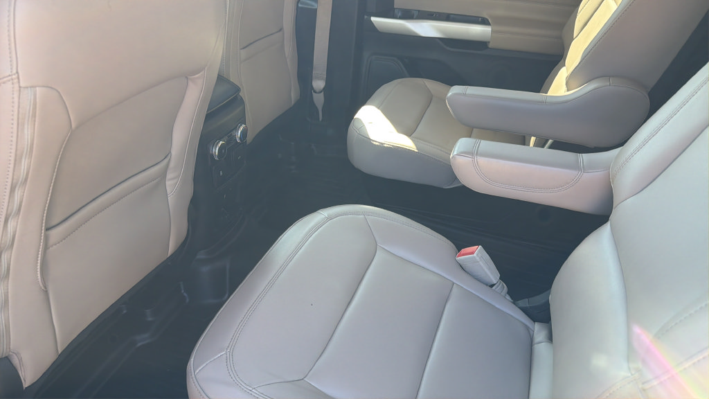 Used 2022 Ford Explorer XLT w/ Equipment Group 202A RWD image 25