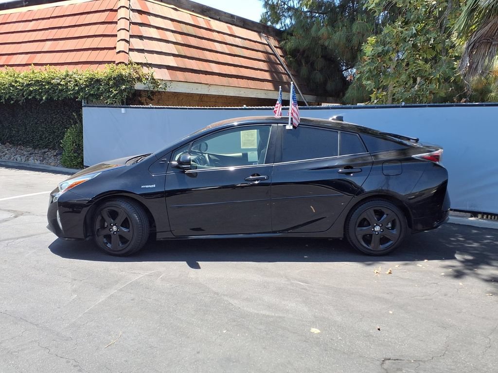 Used 2016 Toyota Prius Three Touring w/ Preferred Accessory Package FWD image 3