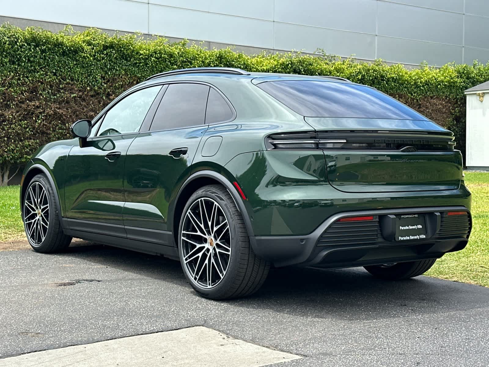 New 2026 Porsche Macan Electric RWD image 3