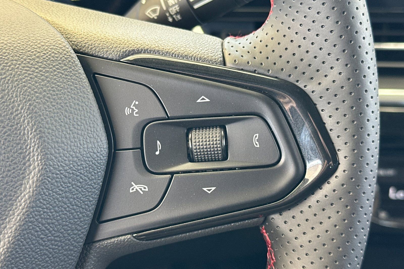 New 2026 Chevrolet Trax RS w/ Driver Confidence Package image 27