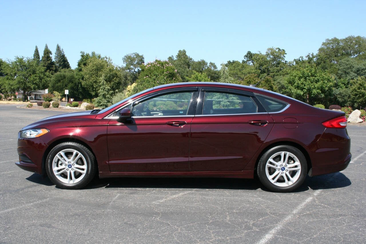 Used 2018 Ford Fusion SE w/ Fusion SE Technology Package FWD image 6