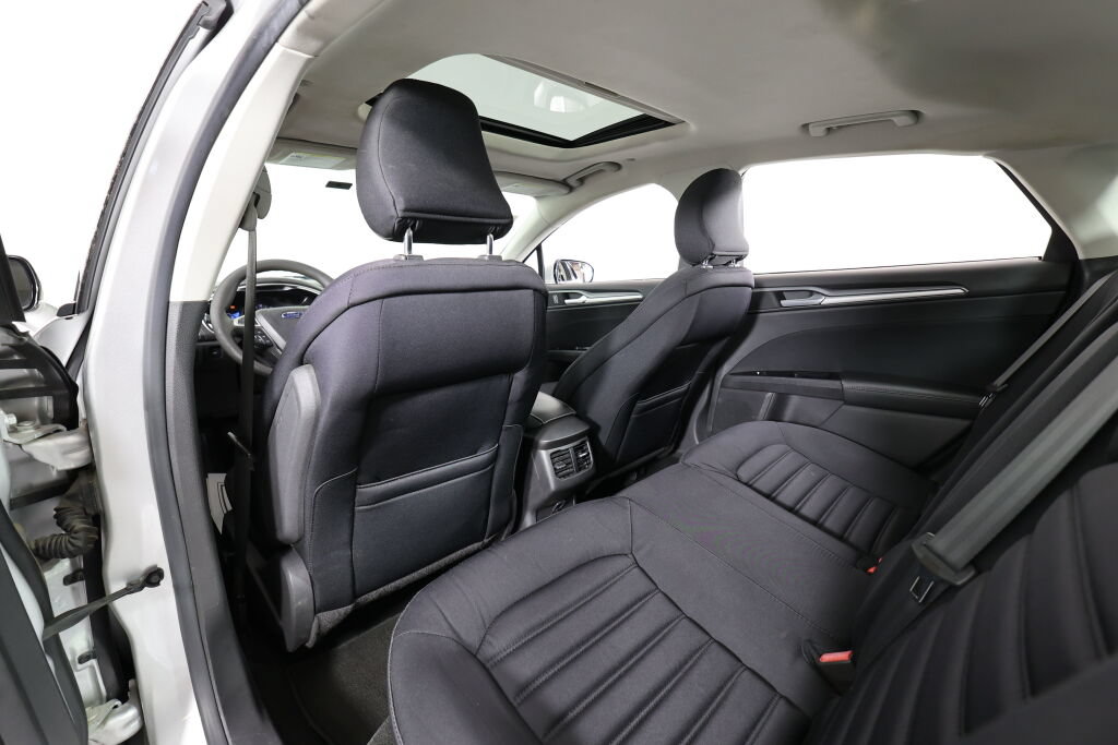 Used 2015 Ford Fusion SE FWD image 14