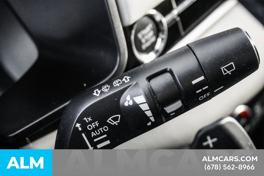 Used 2025 Mitsubishi Outlander SE image 30