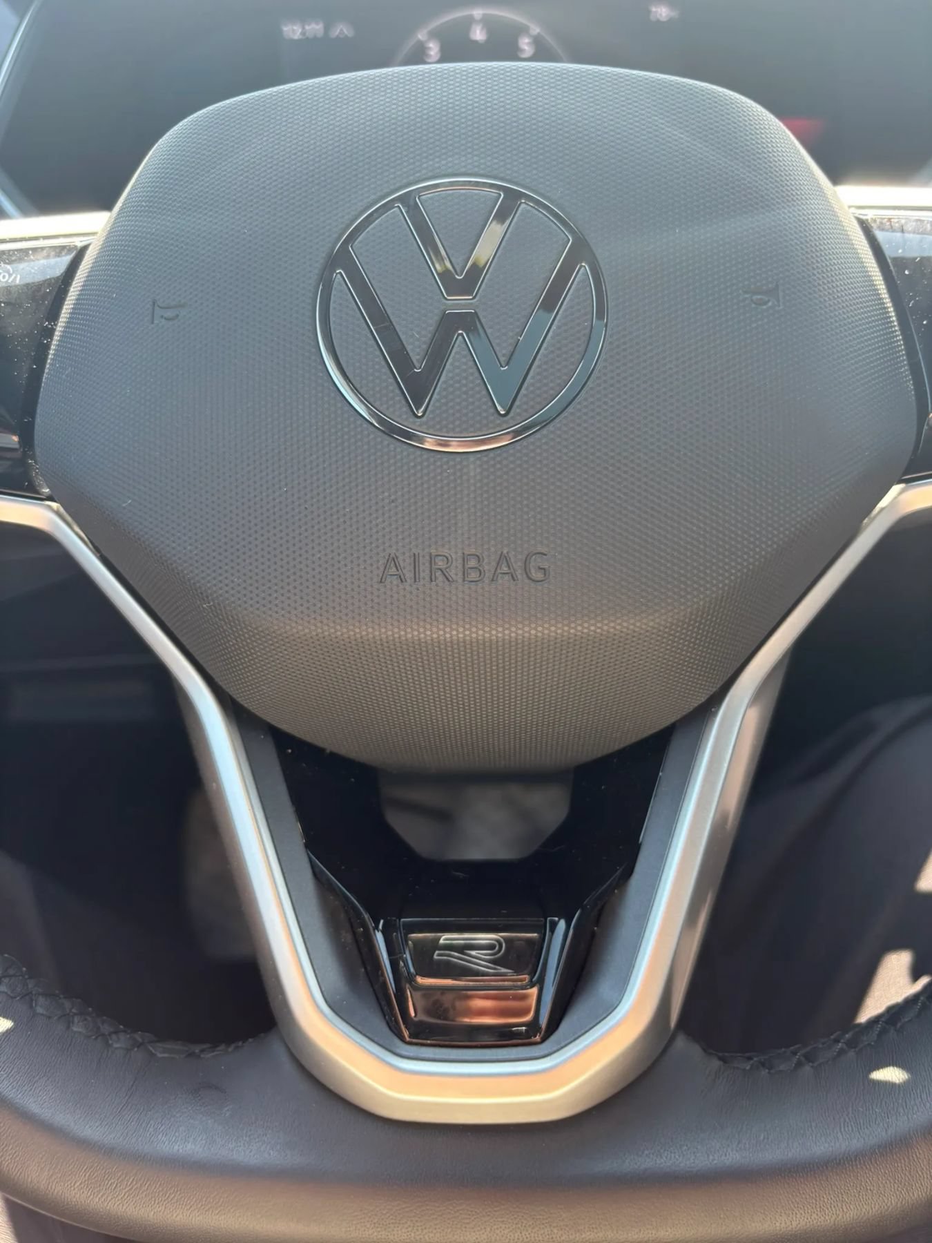 Used 2022 Volkswagen Tiguan SE R-Line AWD/4WD image 24