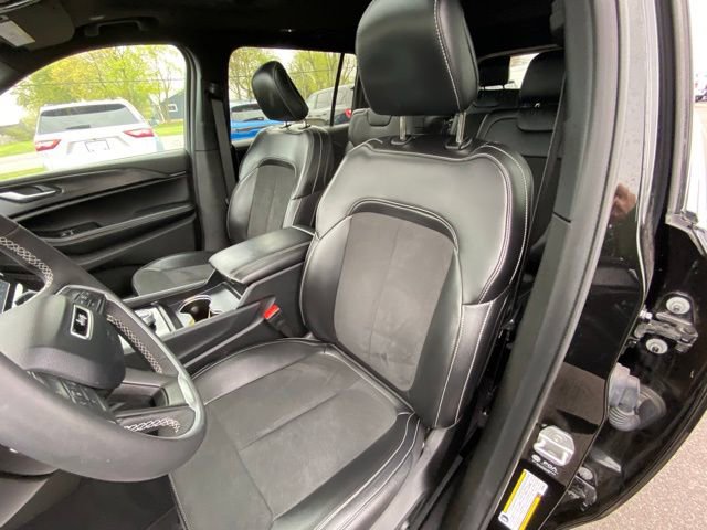 Used 2025 Jeep Grand Cherokee L Altitude AWD/4WD image 10