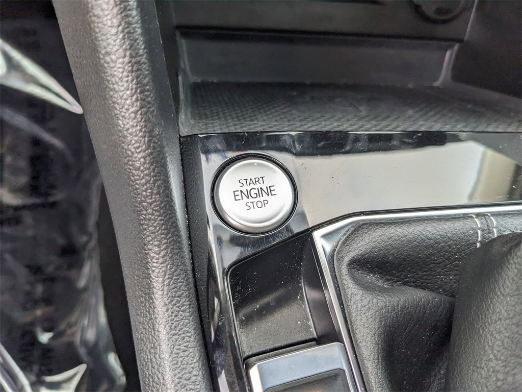 Certified 2023 Volkswagen Taos SE w/ Panoramic Sunroof Package image 27