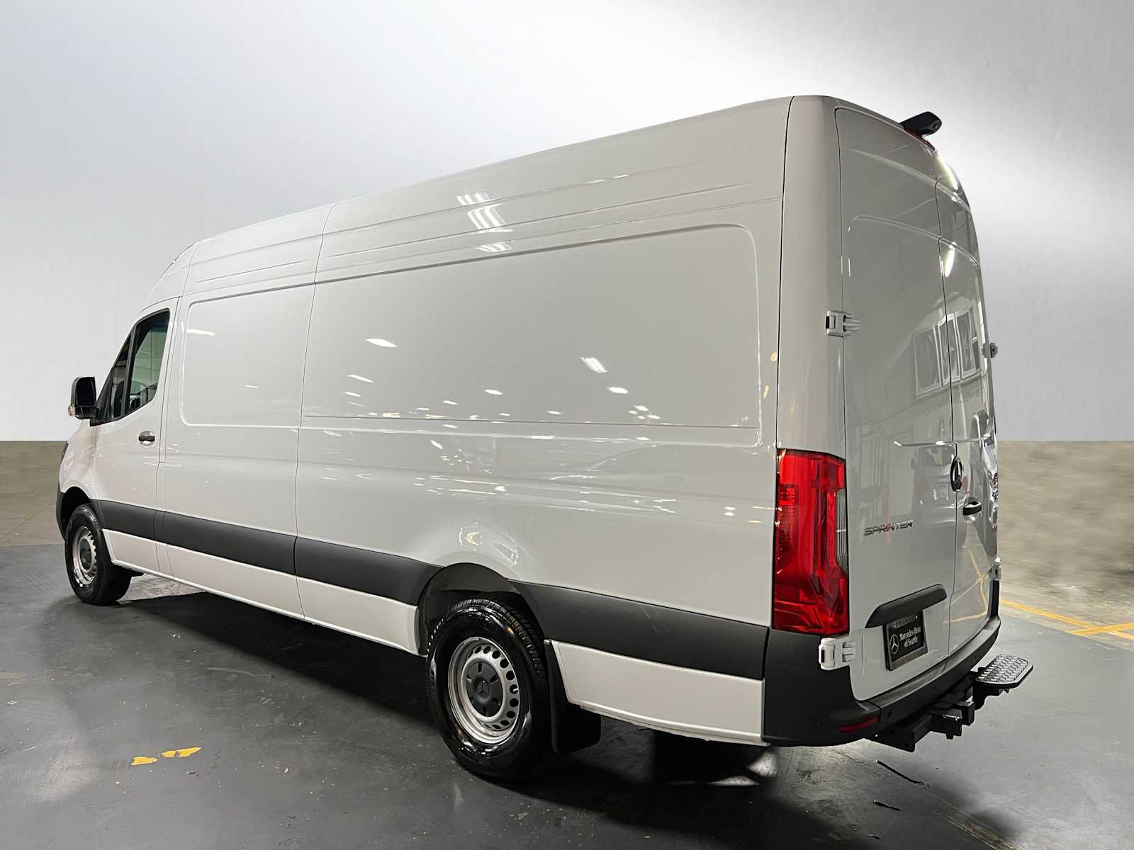 Used 2025 Mercedes-Benz Sprinter 2500 image 5