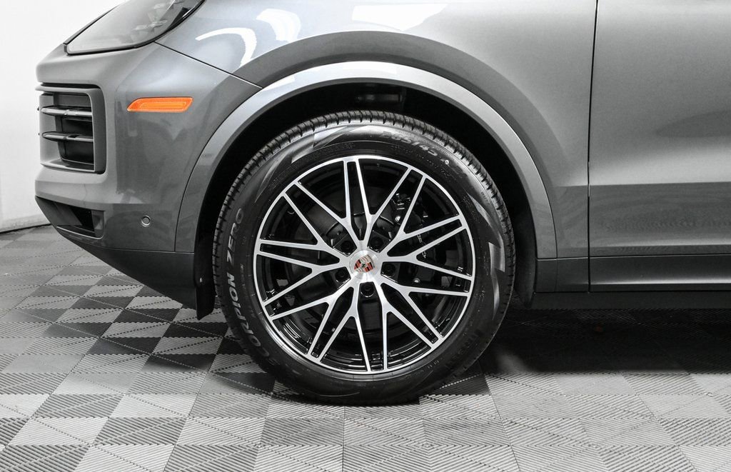 Certified 2025 Porsche Cayenne Coupe image 34