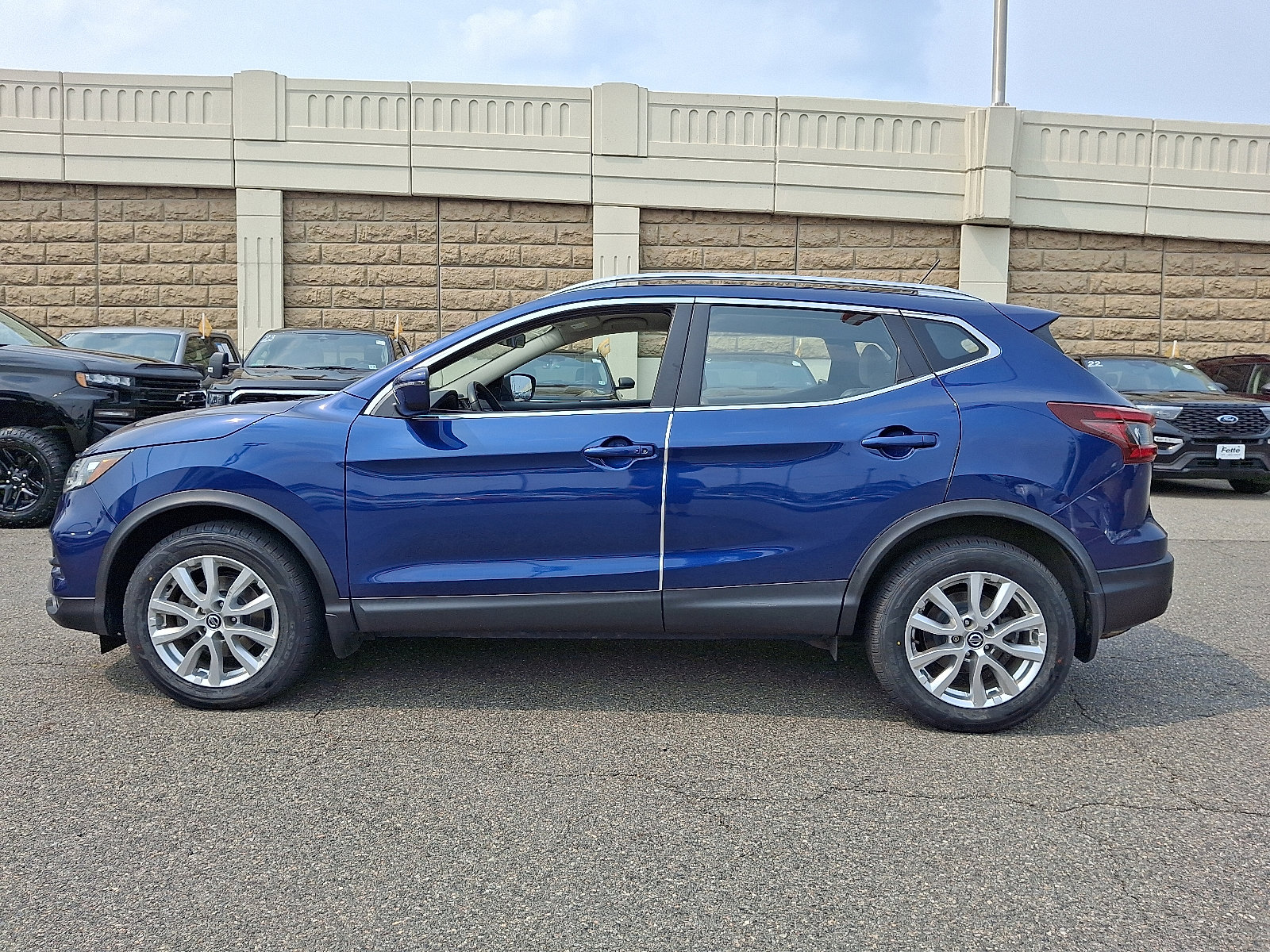 Used 2021 Nissan Rogue Sport SV image 7