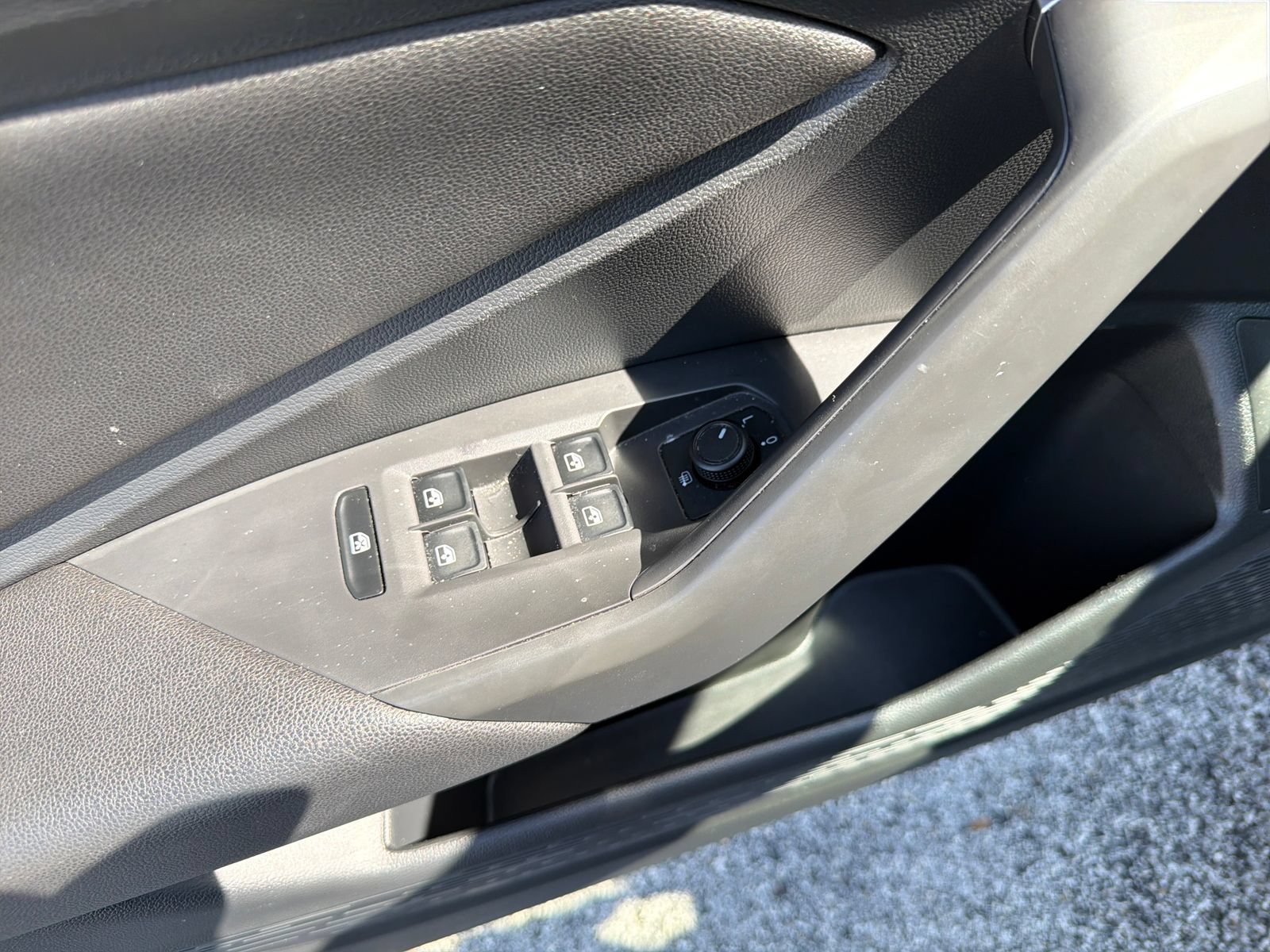 Used 2020 Volkswagen Jetta R-Line w/ R-Line Cold Weather Package FWD image 32