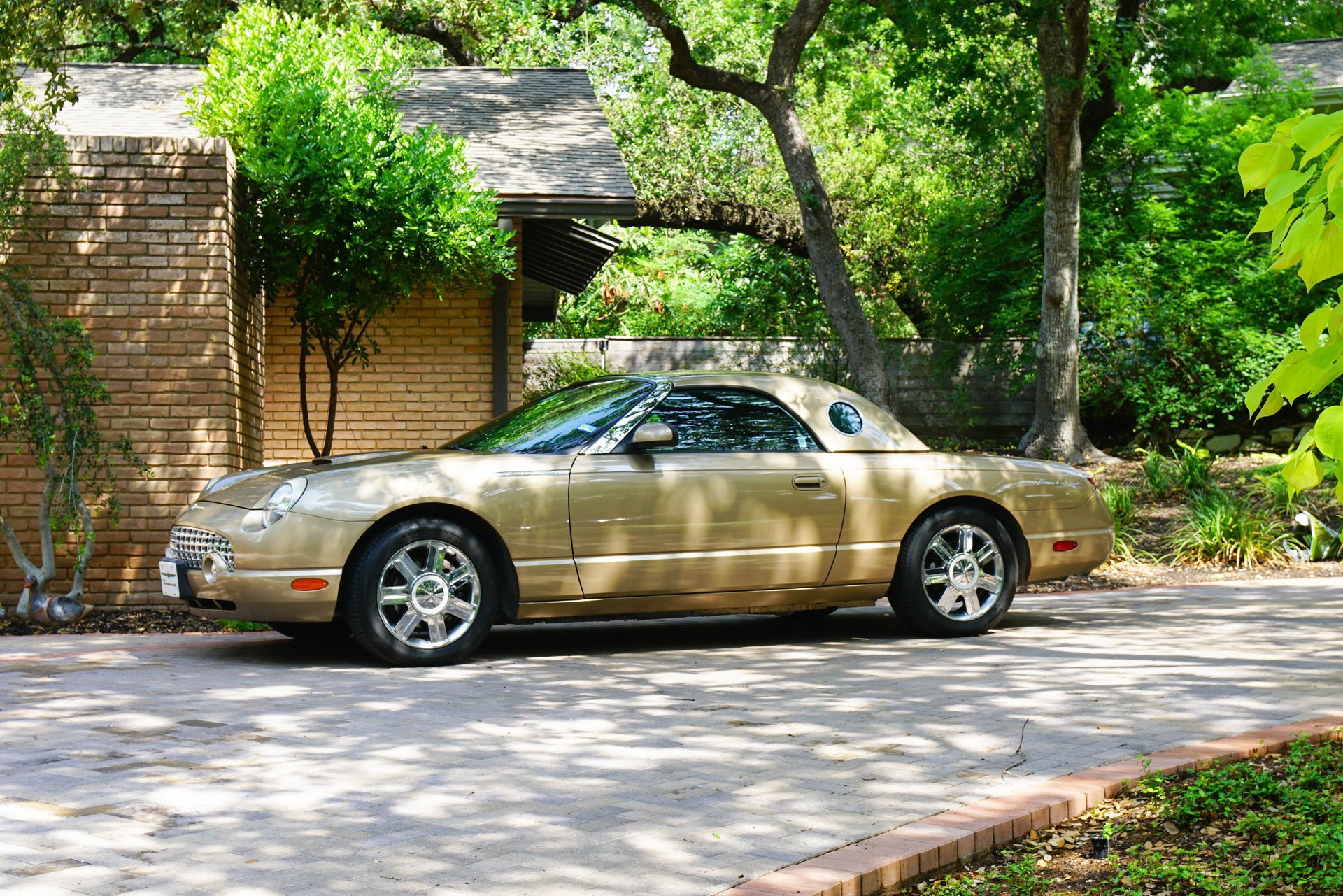 Used 2005 Ford Thunderbird 50th Anniversary RWD image 14