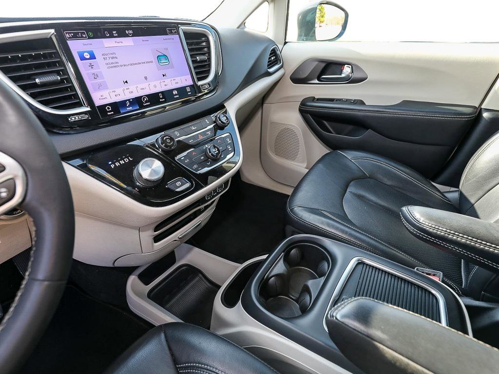 Used 2022 Chrysler Pacifica Touring-L image 19