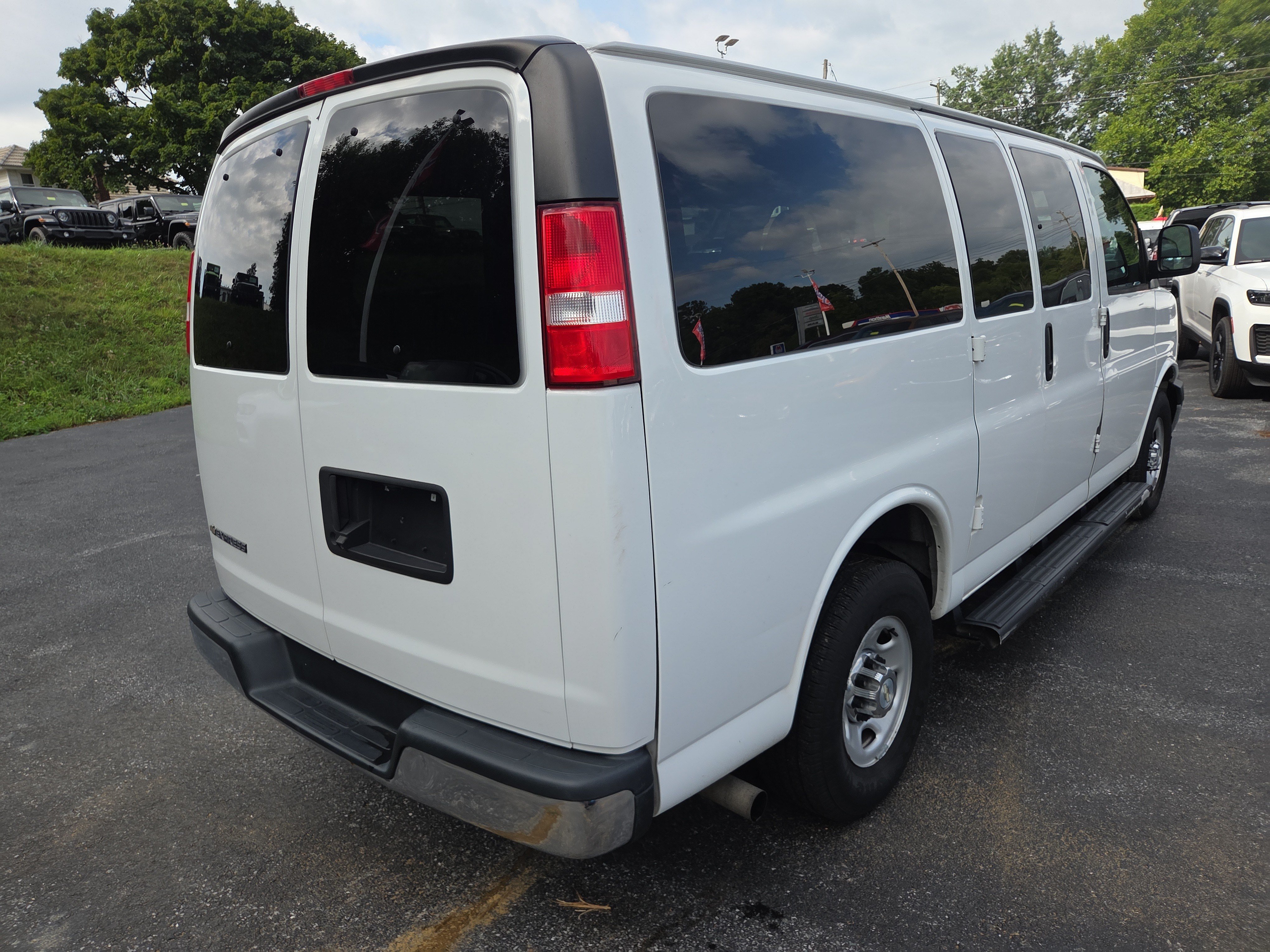 Used 2020 Chevrolet Express 2500 LT w/ LT Preferred Equipment Group RWD image 4