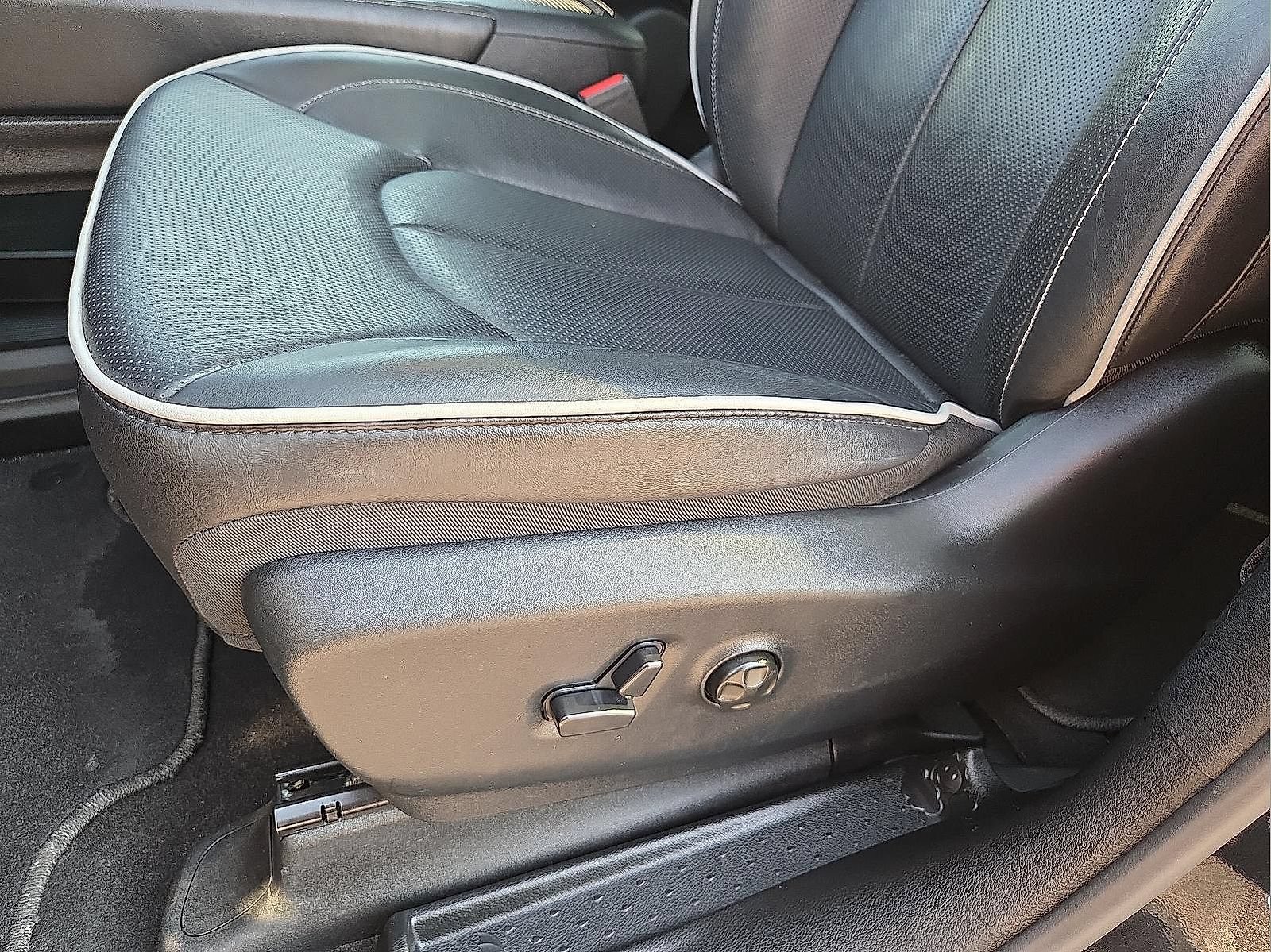 Used 2025 Chrysler Pacifica Limited FWD image 15