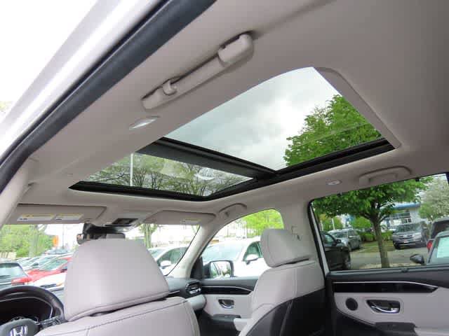 Certified 2023 Honda Pilot Touring image 17