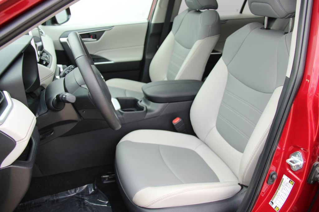 Used 2025 Toyota RAV4 XLE Premium image 19