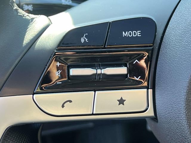 Certified 2025 Hyundai Elantra Limited image 22