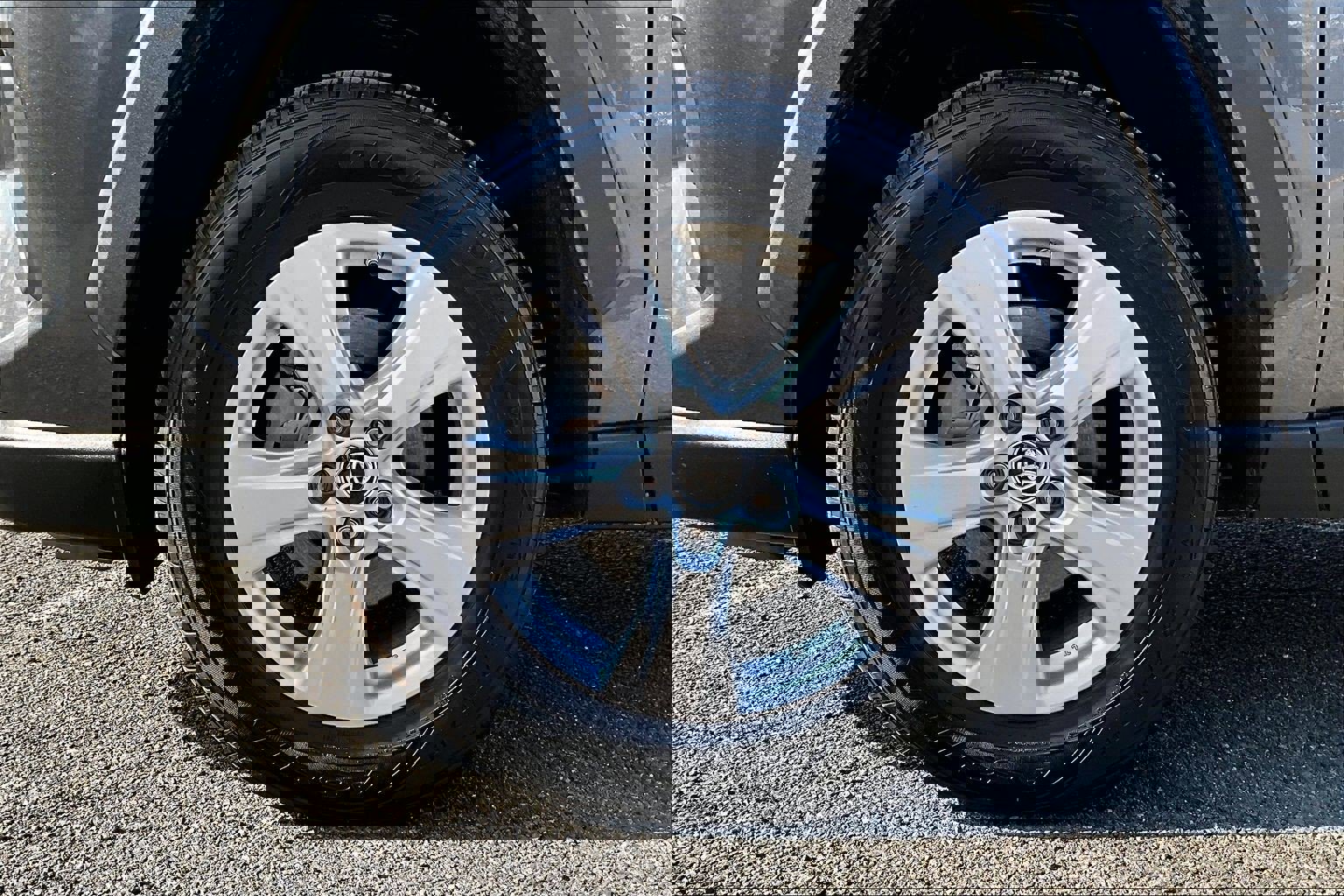 Used 2021 Toyota RAV4 LE image 9