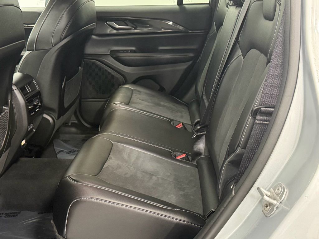 Used 2023 Jeep Grand Cherokee Altitude image 24