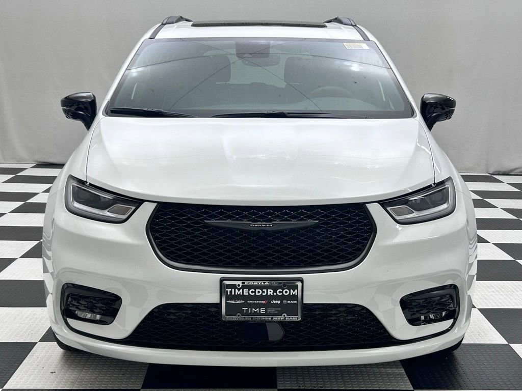 New 2026 Chrysler Pacifica Limited w/ S Appearance Package image 3