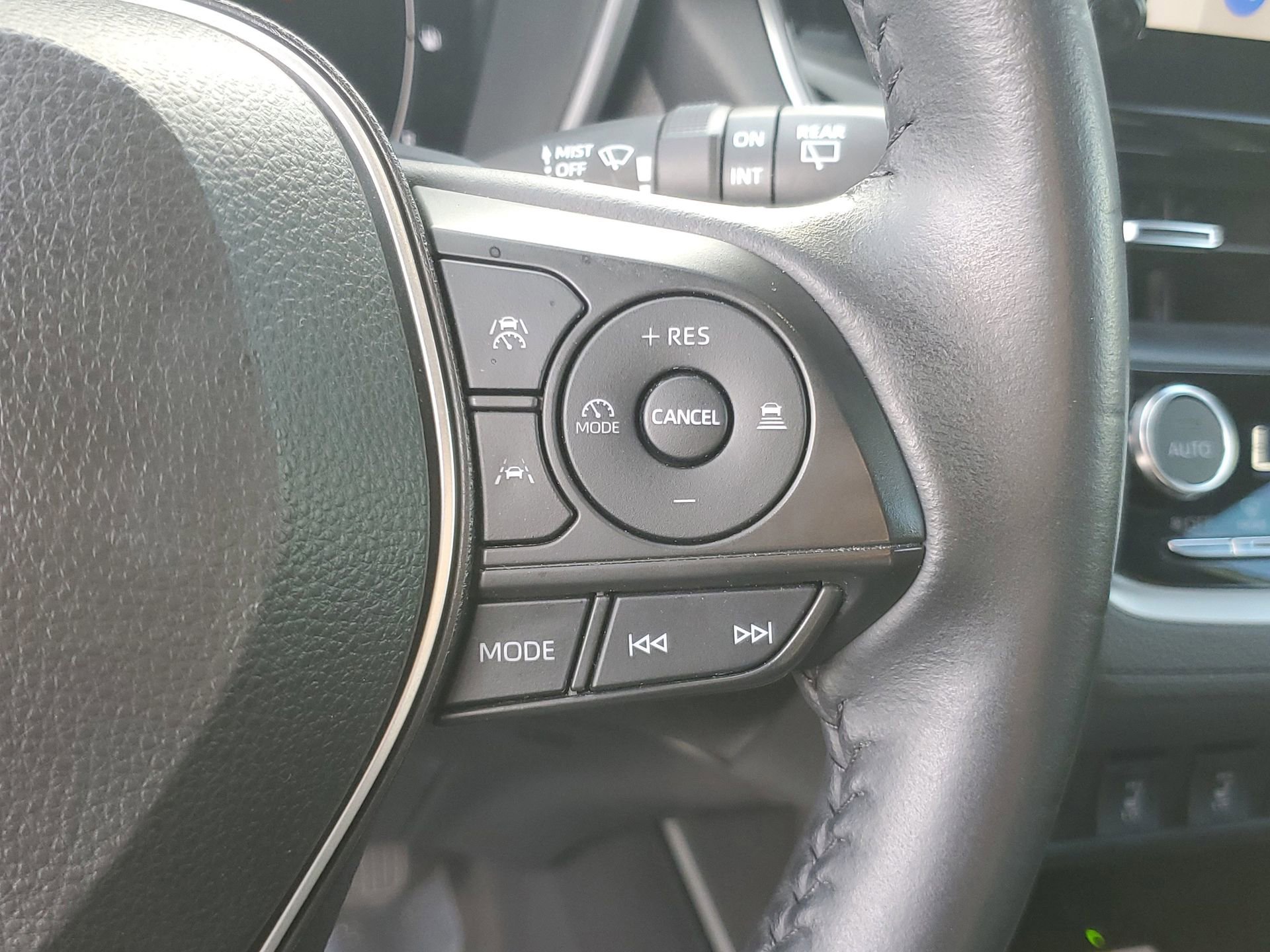 Used 2023 Toyota Corolla Cross XSE w/ Convenience Package image 24