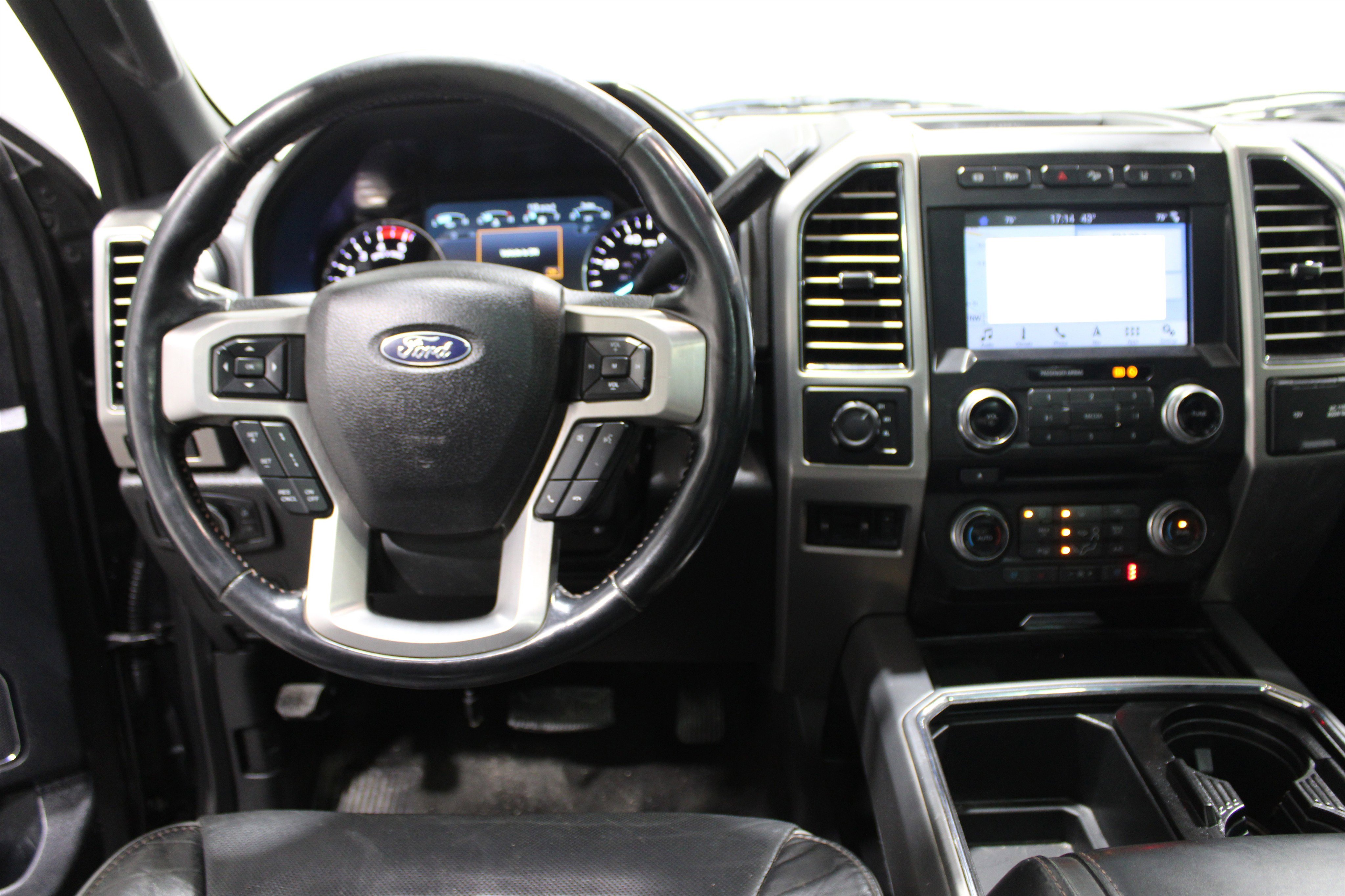 Used 2018 Ford F450 Platinum w/ Platinum Ultimate Package AWD/4WD image 2