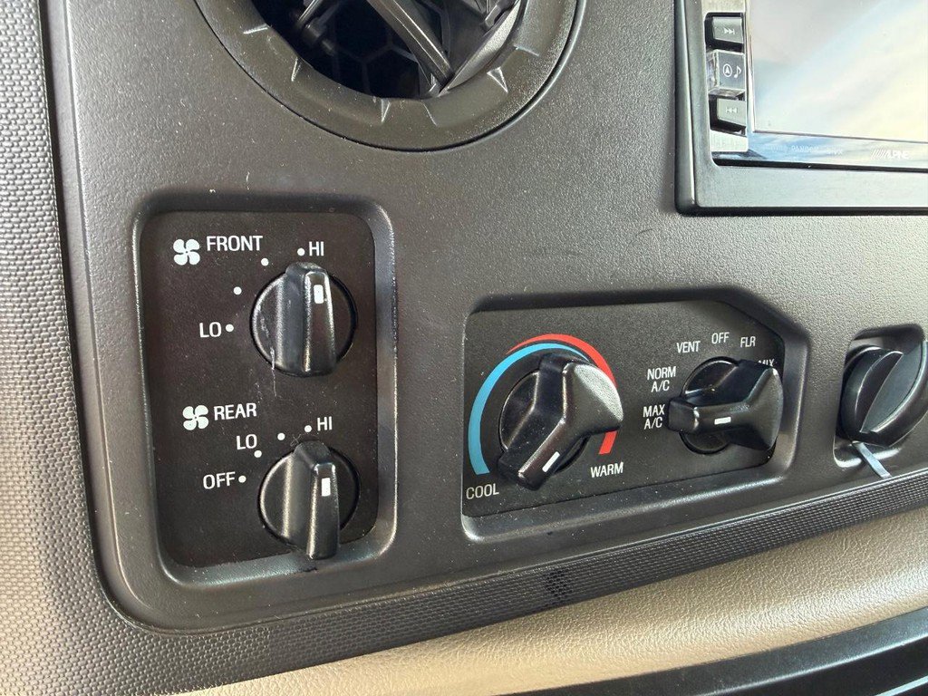 Used 2014 Ford E-350 and Econoline 350 XLT RWD image 32