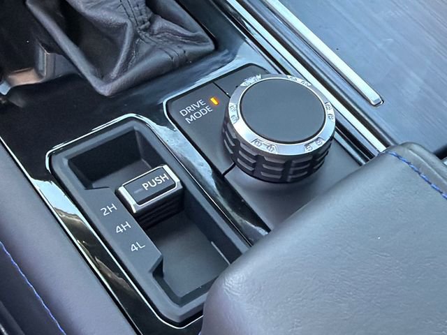 Used 2025 Toyota Sequoia Platinum image 31