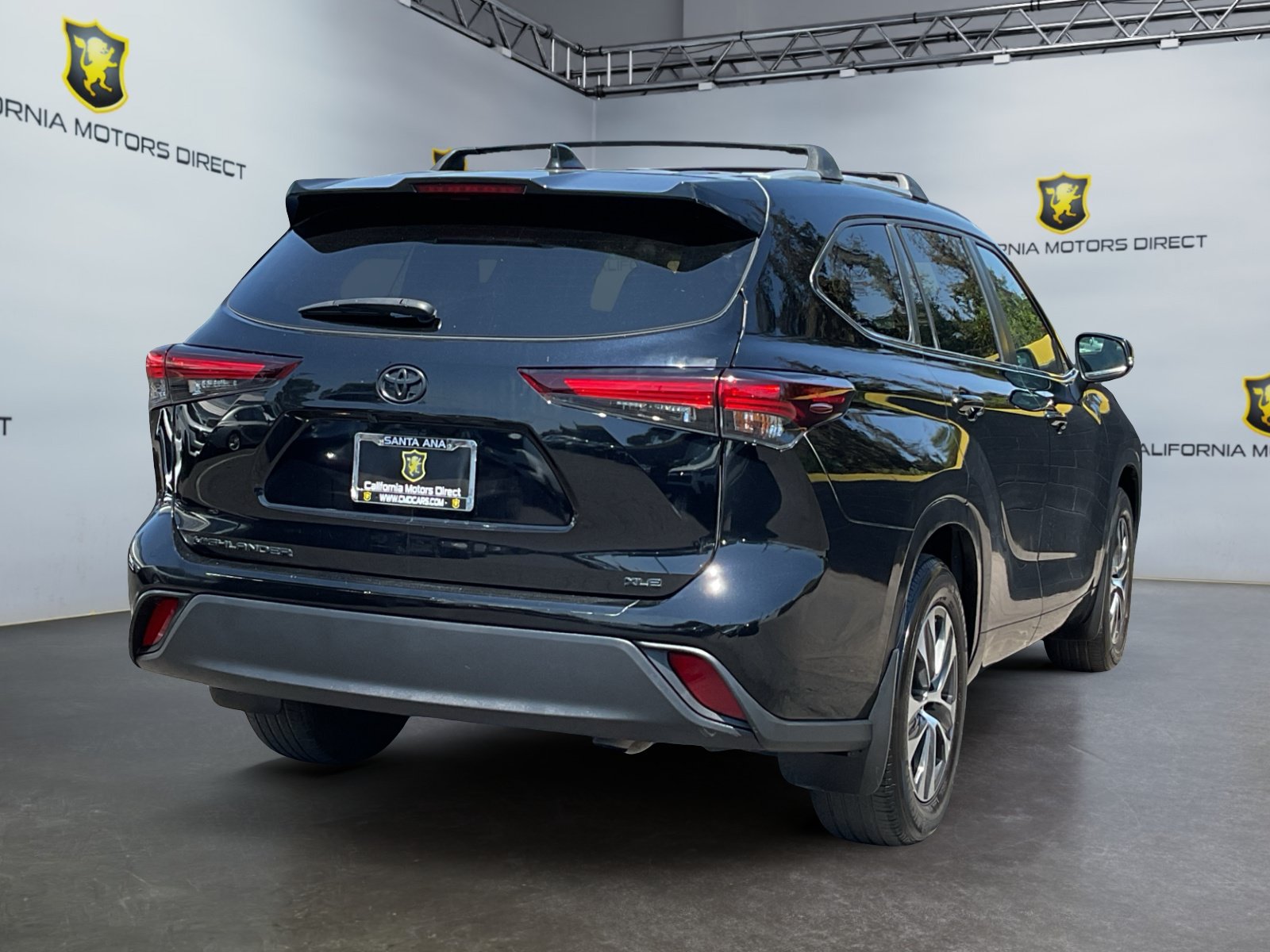 Used 2024 Toyota Highlander XLE FWD image 5