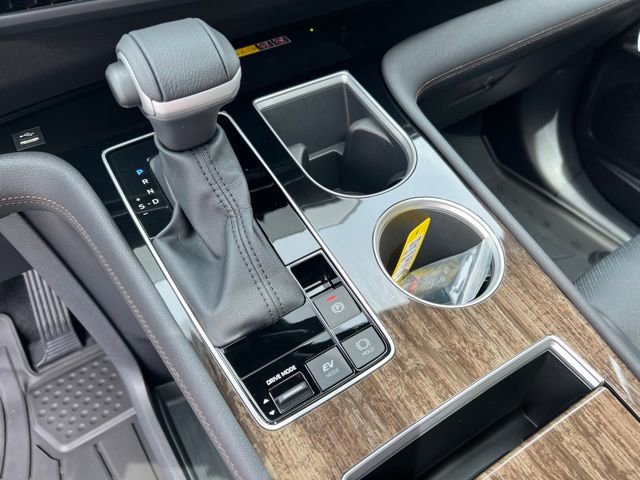 Used 2025 Toyota Sienna Limited image 34