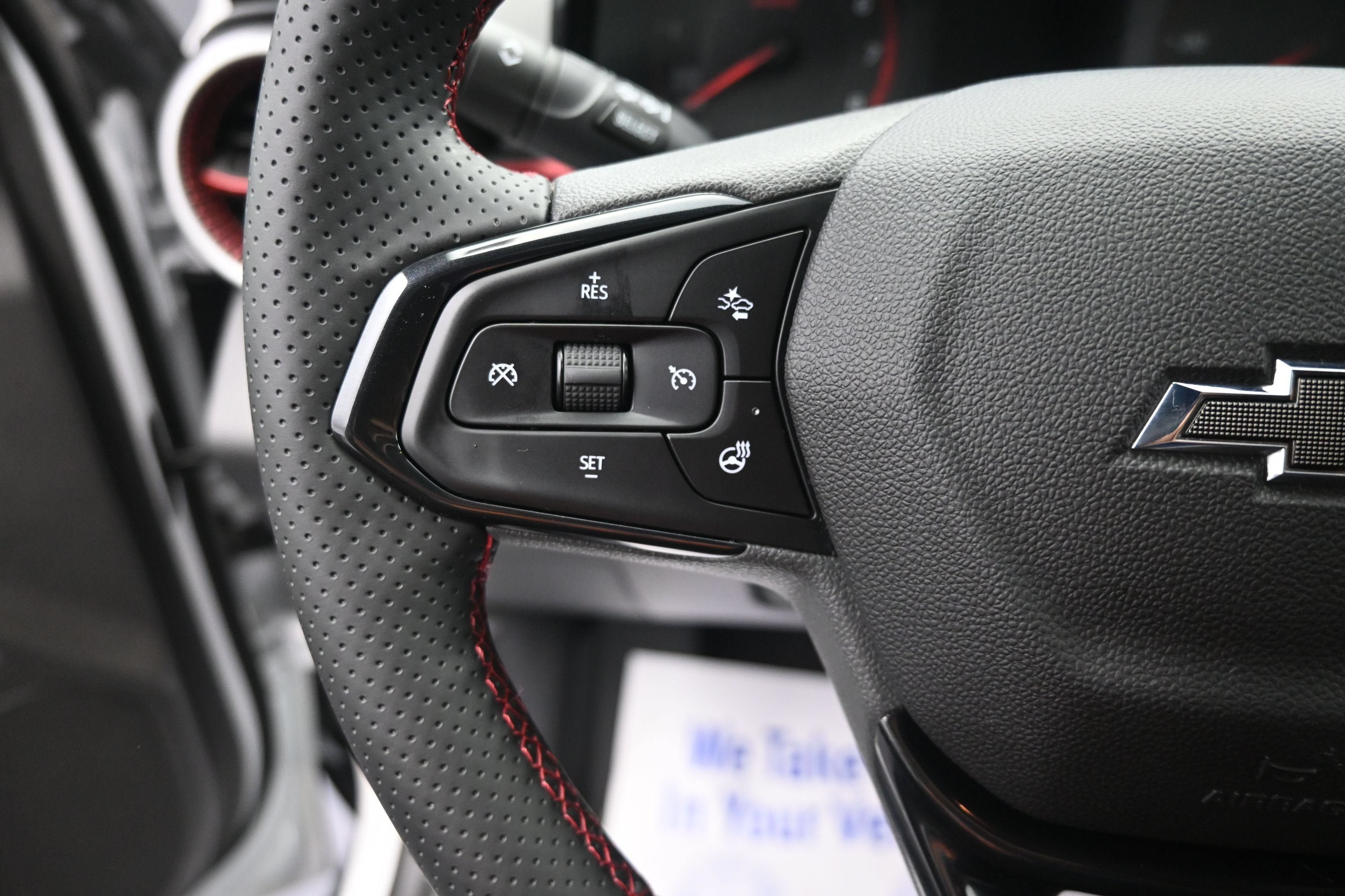 Used 2025 Chevrolet Trax RS w/ Sunroof Package FWD image 12