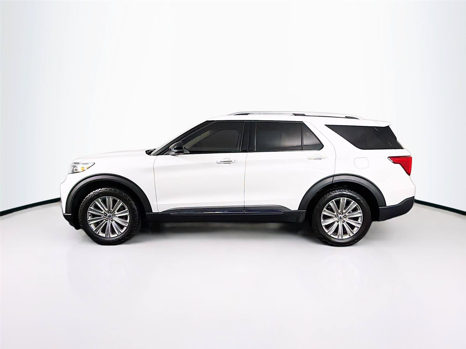 Used 2022 Ford Explorer Limited w/ Equipment Group 301A AWD/4WD image 8