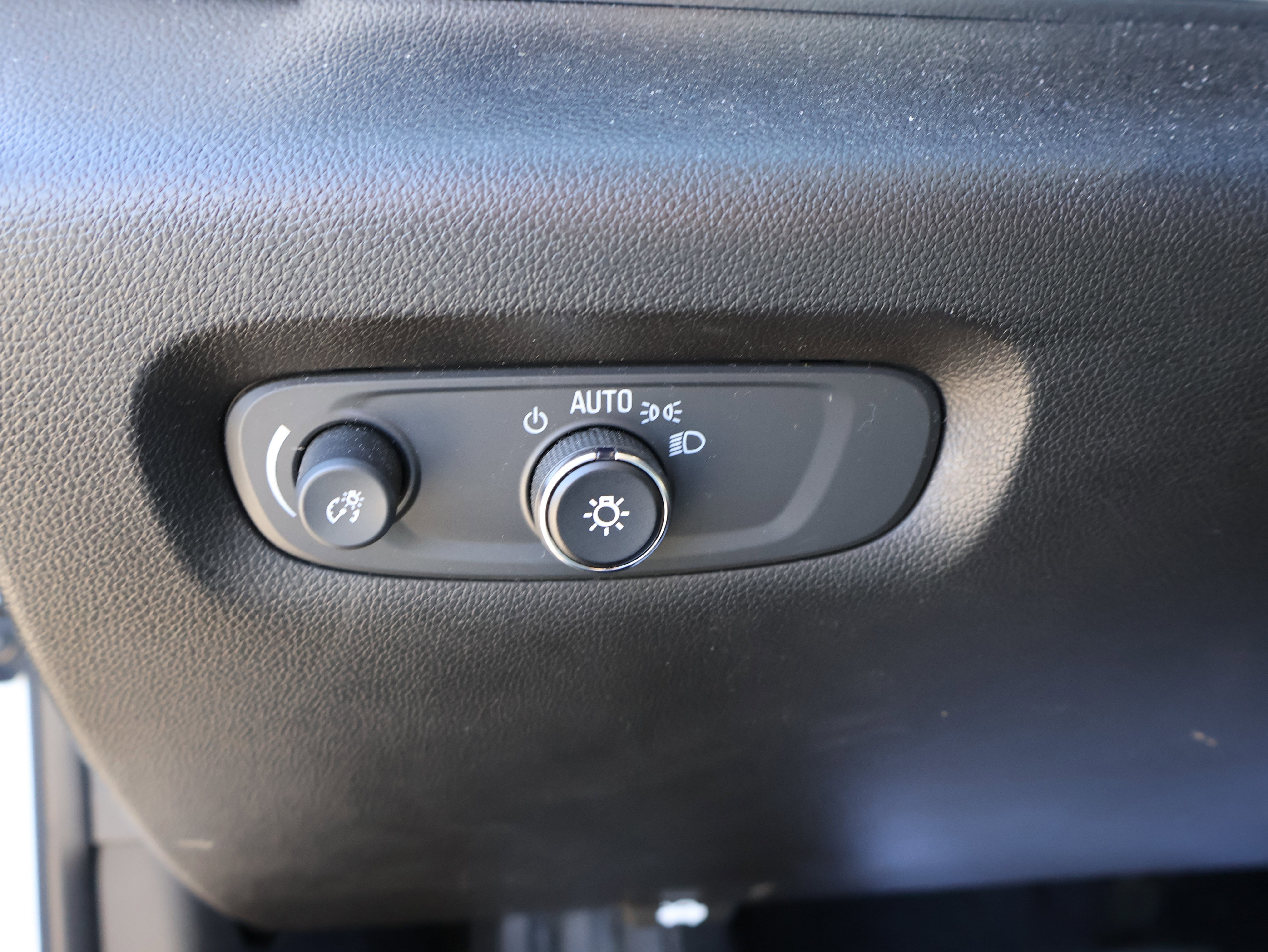 Used 2023 Chevrolet Traverse LT image 38