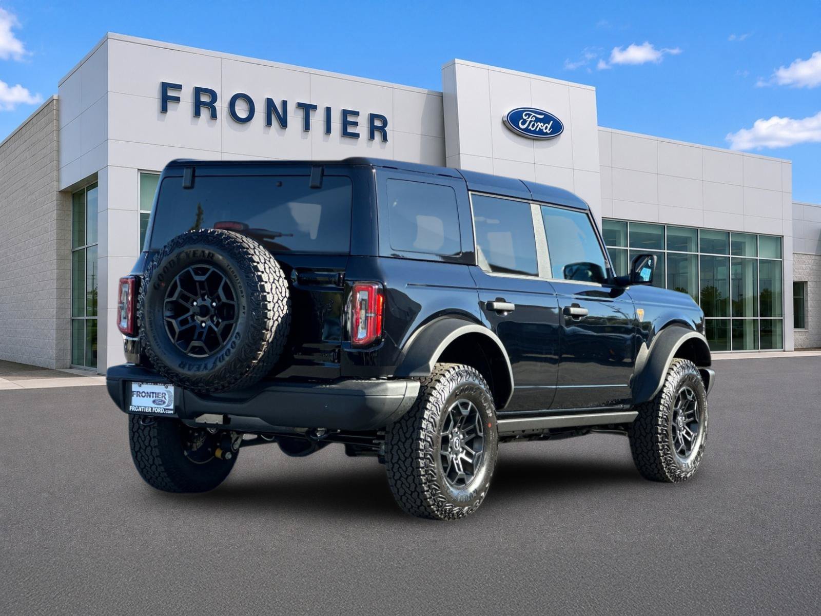 New 2026 Ford Bronco Badlands w/ Black Appearance Package AWD/4WD image 4