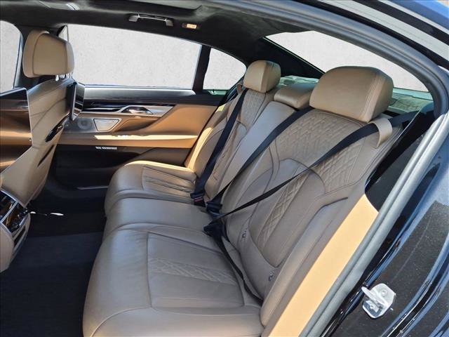 Used 2017 BMW ALPINA B7 xDrive AWD/4WD image 9