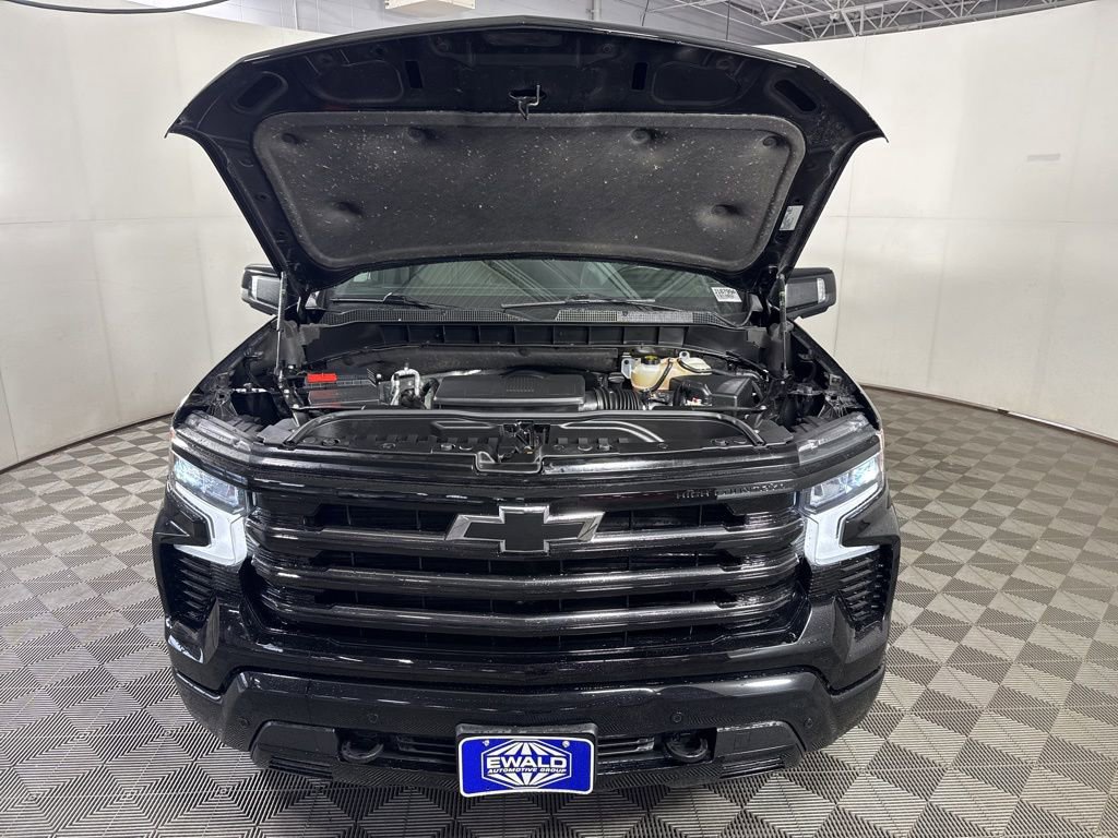 Used 2024 Chevrolet Silverado 1500 High Country w/ Midnight Edition image 4