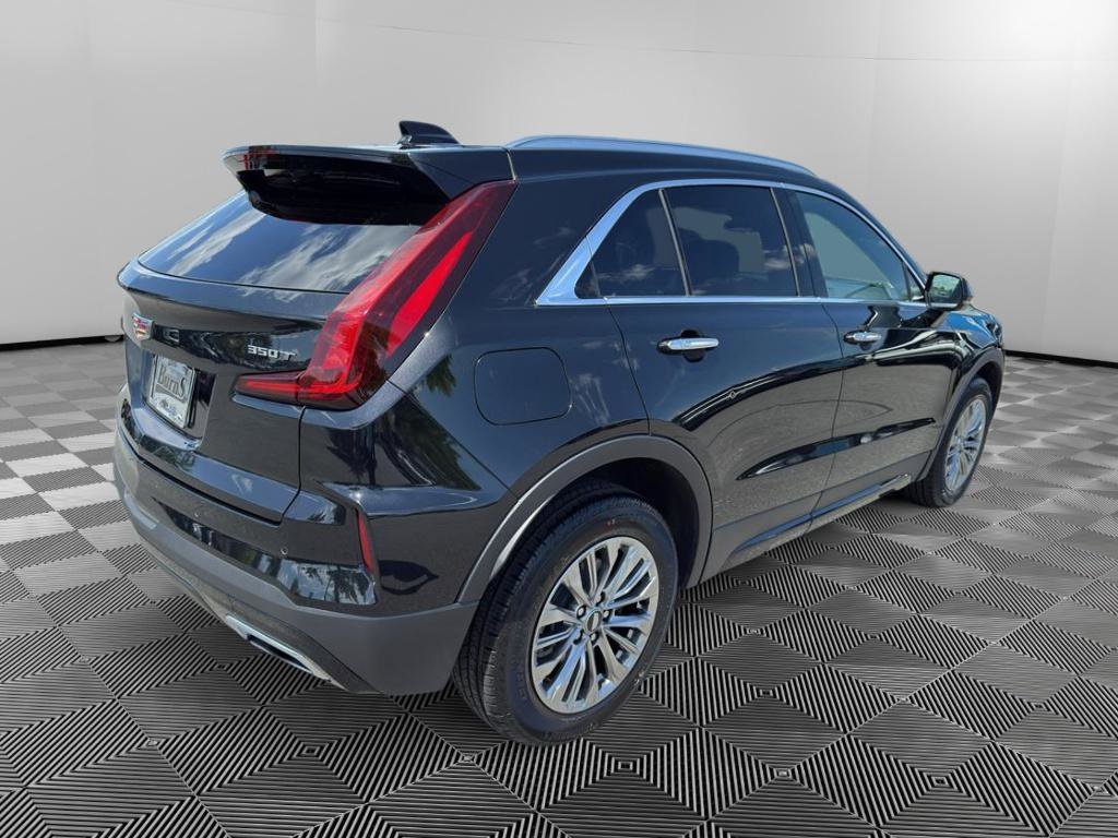 Used 2024 Cadillac XT4 Premium Luxury image 7