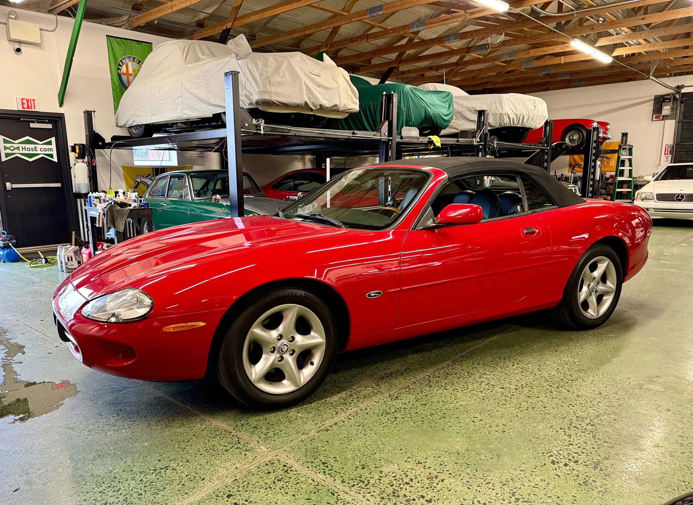 Used 2000 Jaguar XK8 Convertible image 3