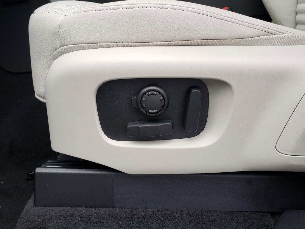 New 2026 Land Rover Discovery Limited Edition image 26