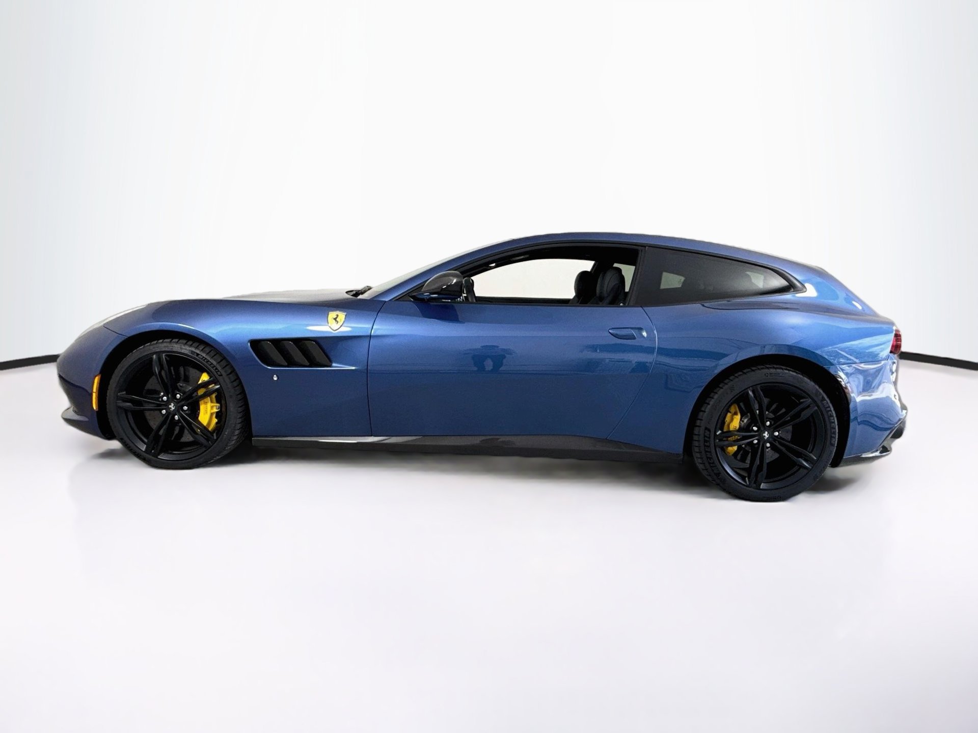Certified 2017 Ferrari GTC4Lusso AWD/4WD image 4