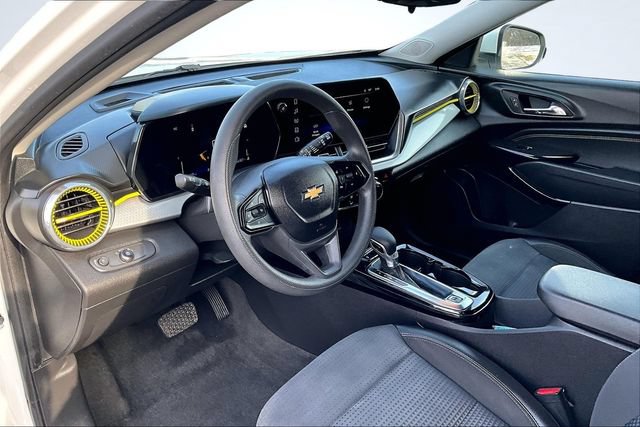 Used 2024 Chevrolet Trax LT FWD image 16