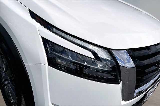 Certified 2024 Nissan Pathfinder SV FWD image 29