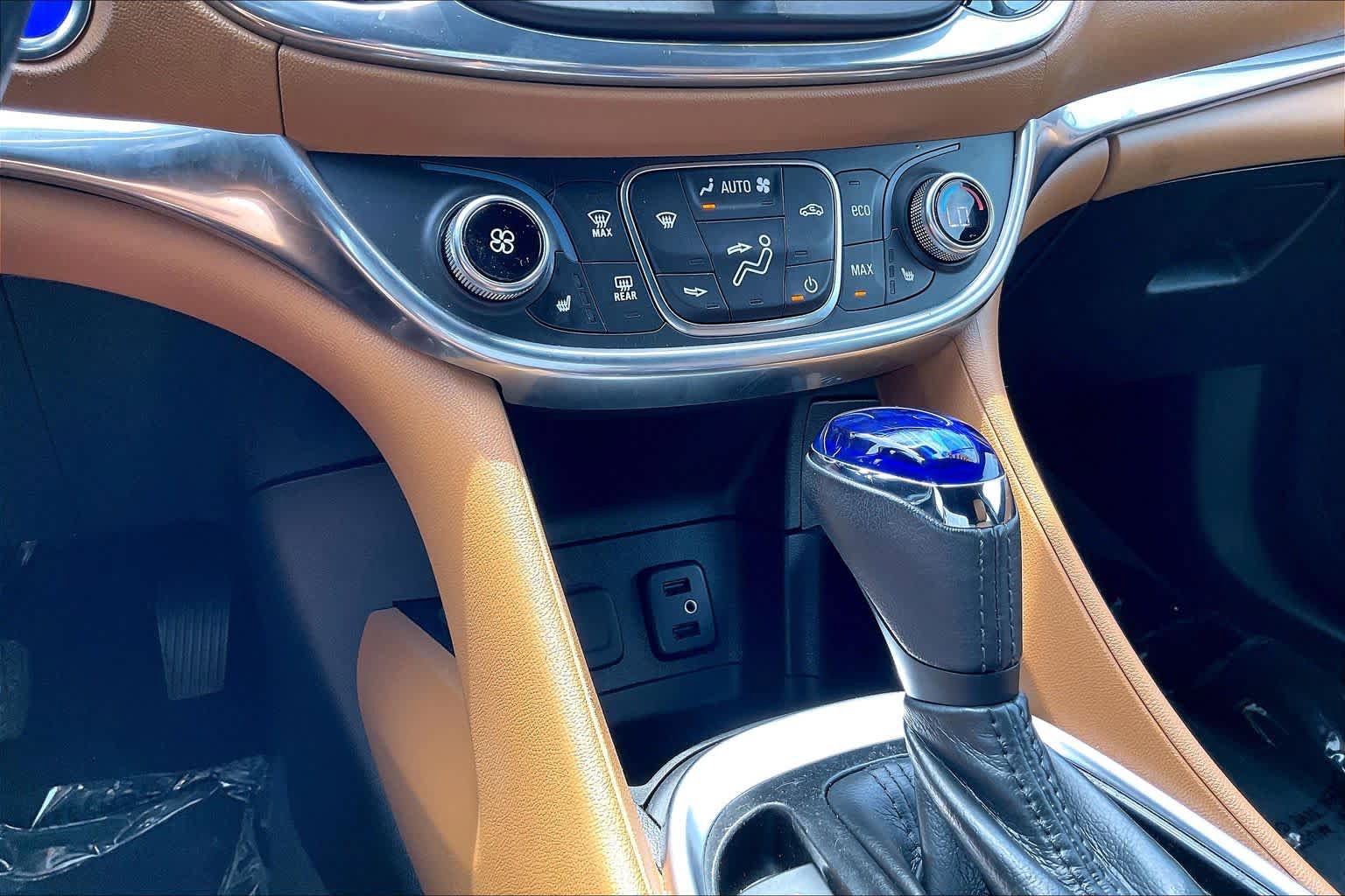 Used 2018 Chevrolet Volt Premier w/ Driver Confidence Package FWD image 31