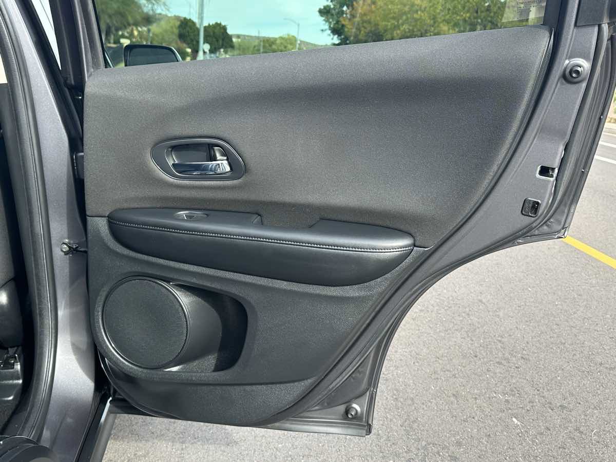 Used 2017 Honda HR-V LX image 41