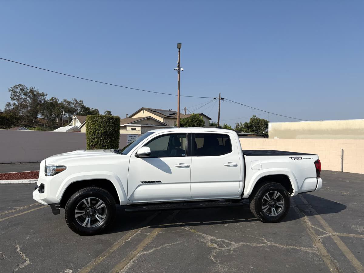 Used 2019 Toyota Tacoma TRD Sport image 10