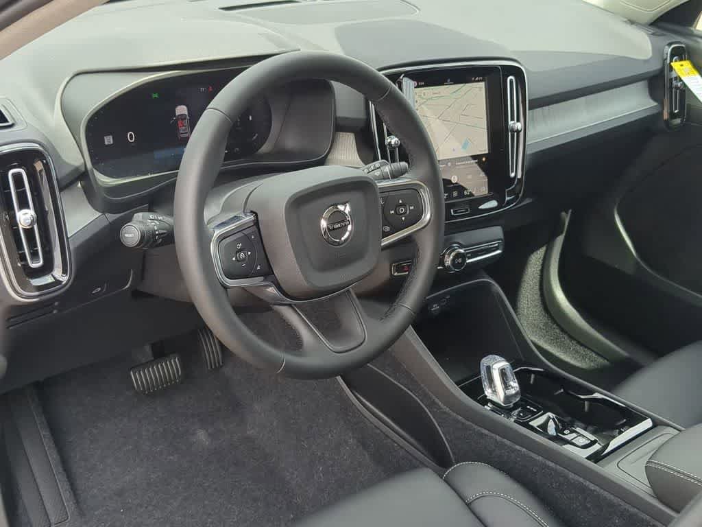 New 2026 Volvo XC40 B5 Plus w/ Protection Package Premier AWD/4WD video 2